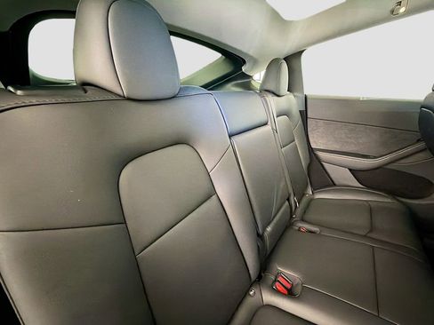 Used 2024 Tesla Model Y Long Range image 27