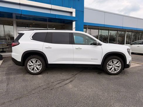 Used 2024 GMC Acadia Elevation image 9