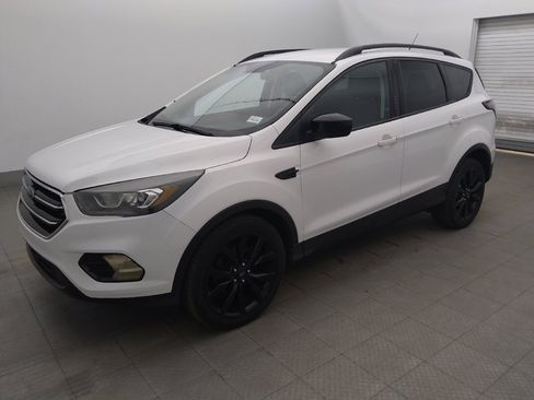 Used 2017 Ford Escape SE w/ Equipment Group 201A FWD image 2