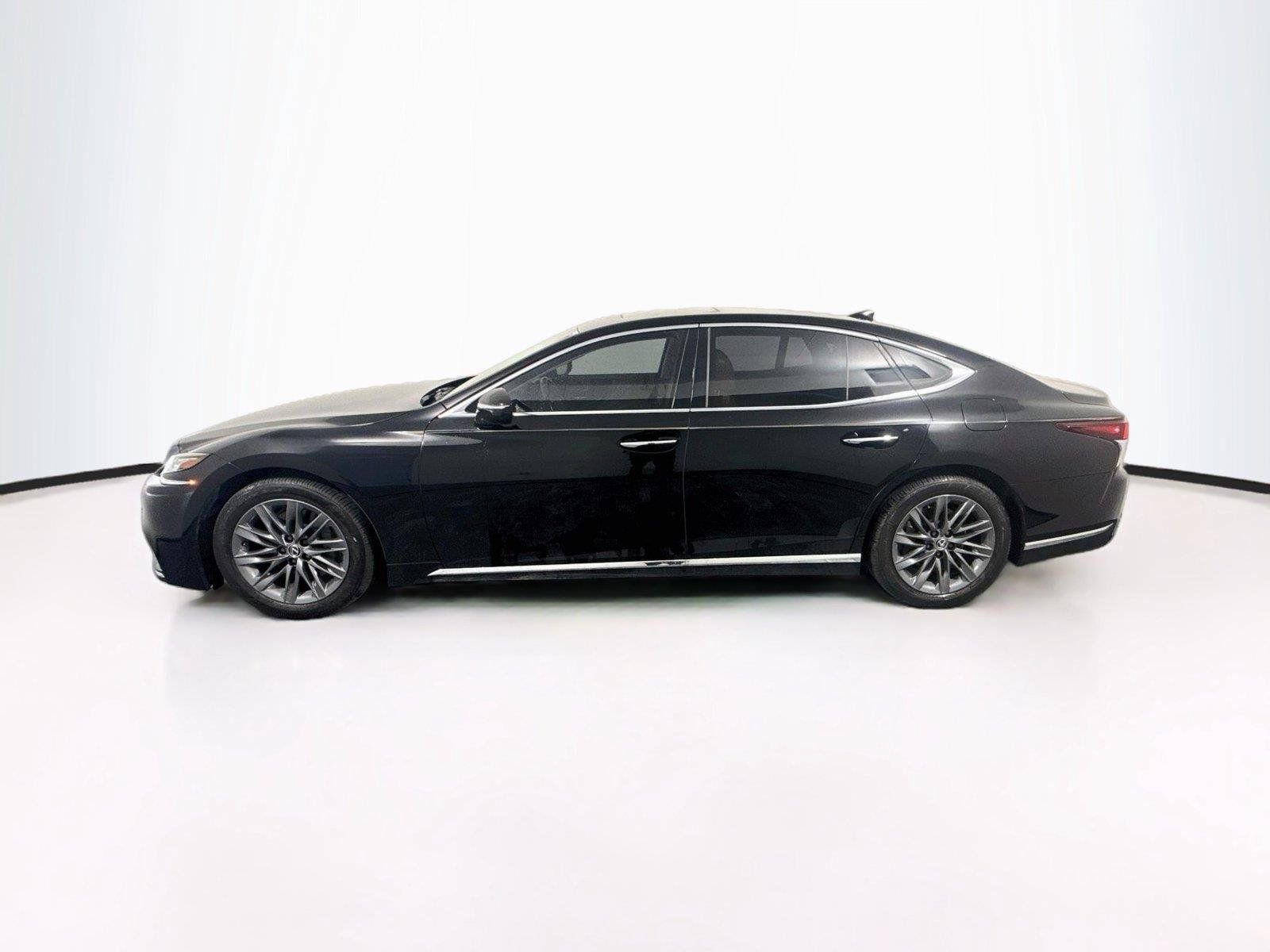 Used 2018 Lexus LS 500 w/ Accessory Package (Z2) RWD image 2
