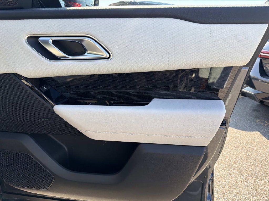 Used 2021 Land Rover Range Rover Velar R-Dynamic S AWD/4WD image 14