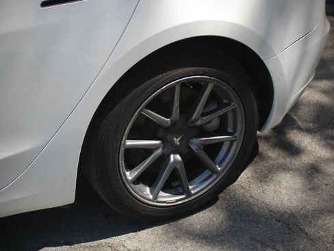 Used 2020 Tesla Model 3 Standard Range RWD image 19