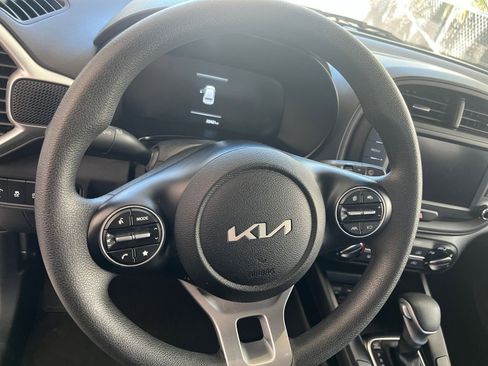 Used 2025 Kia Soul LX w/ LX Technology Package FWD image 25