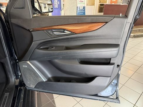 Used 2015 Cadillac Escalade Premium AWD/4WD image 38