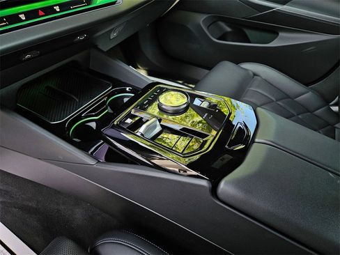 Used 2024 BMW 540i xDrive w/ Premium Package image 14