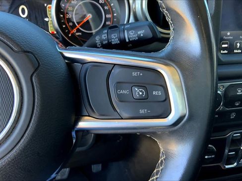 Used 2019 Jeep Wrangler Unlimited Sahara image 23