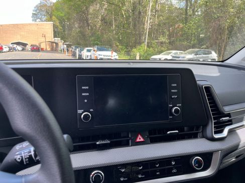 Used 2025 Kia Sportage LX image 17