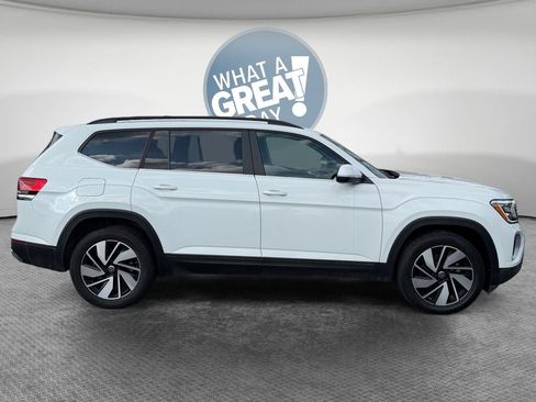 Used 2024 Volkswagen Atlas SE image 2