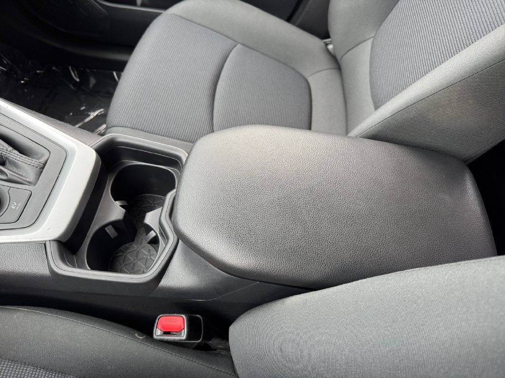Used 2019 Toyota RAV4 LE w/ Carpet Mat Package AWD/4WD image 27