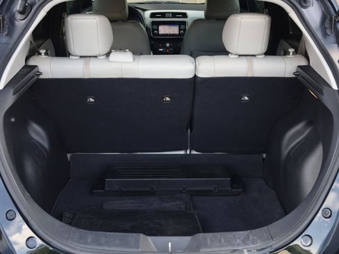 Used 2018 Nissan Leaf SL w/ SL Technology Package FWD image 10