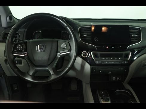 Used 2019 Honda Pilot Touring image 10