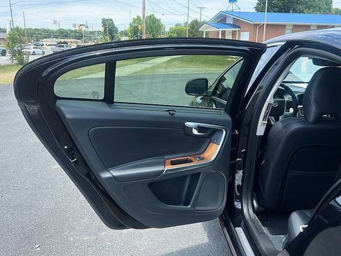 Used 2016 Volvo S60 T5 Inscription Platinum FWD image 28