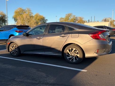 Used 2017 Honda Civic EX image 4