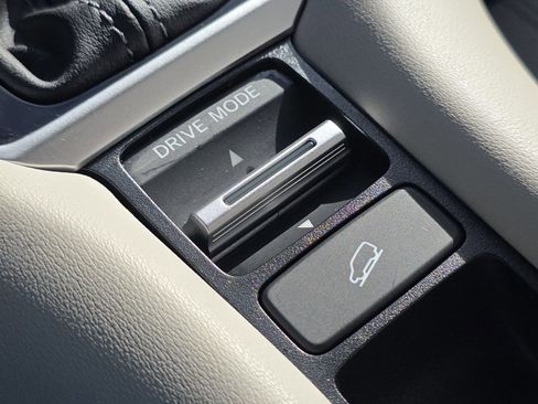 Certified 2023 Honda HR-V EX-L image 11