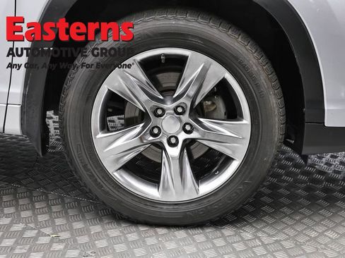 Used 2019 Toyota Highlander Limited w/ Carpet Mat Package (TMS) image 35