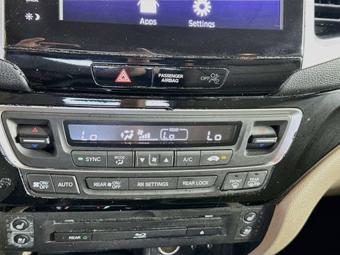 Used 2018 Honda Pilot Elite image 16