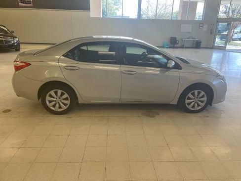 Used 2015 Toyota Corolla LE FWD image 3