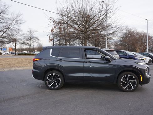 Used 2024 Mitsubishi Outlander SE image 3
