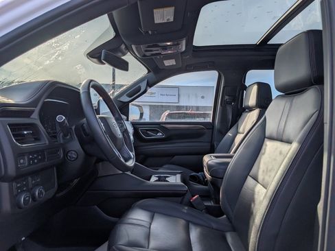 Used 2023 Chevrolet Suburban RST w/ Luxury Package image 8