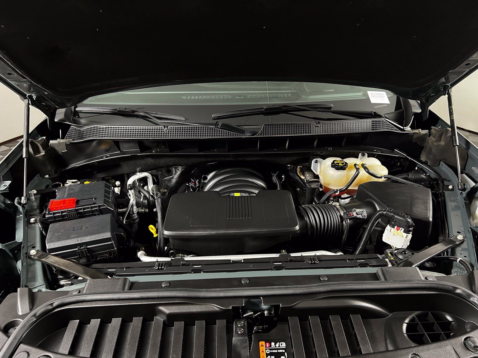 Used 2025 Chevrolet Silverado 1500 LT AWD/4WD image 9