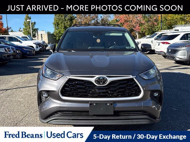 Used 2023 Toyota Highlander LE FWD image 2