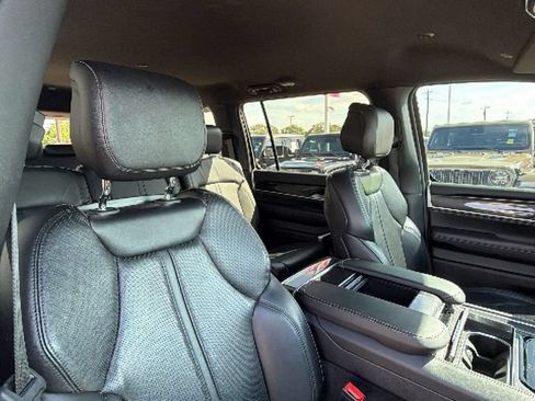 Used 2023 Jeep Wagoneer 4WD image 30