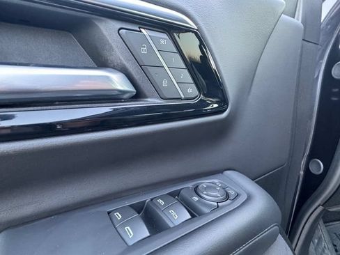 Used 2025 Chevrolet Suburban LT RWD image 5