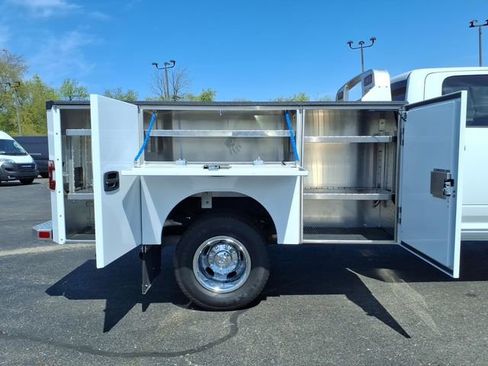 New 2026 RAM 3500 Tradesman w/ Chrome Appearance Group A image 32