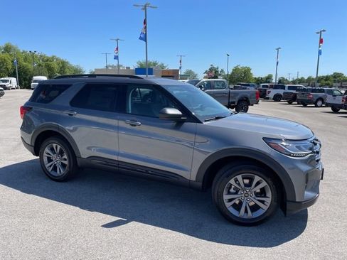 New 2026 Ford Explorer Active w/ Active Comfort Package AWD/4WD image 2