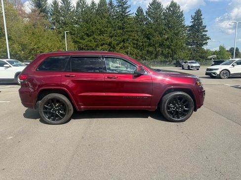 Used 2020 Jeep Grand Cherokee Altitude AWD/4WD image 5