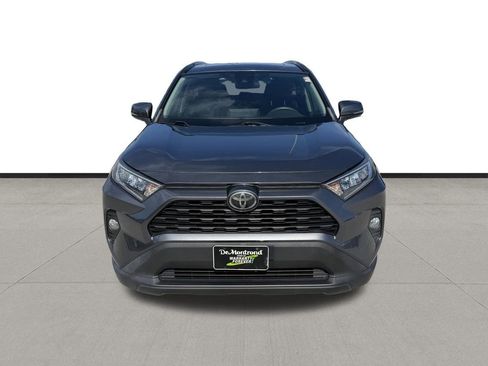 Used 2021 Toyota RAV4 XLE w/ Convenience Package FWD image 2