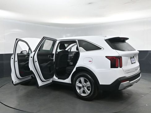 New 2025 Kia Sorento LX FWD image 32