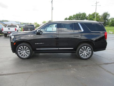 Used 2021 GMC Yukon Denali w/ Denali Premium Package AWD/4WD image 9