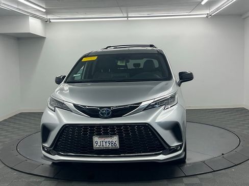 Used 2023 Toyota Sienna XSE w/ XSE Plus Package AWD/4WD image 4