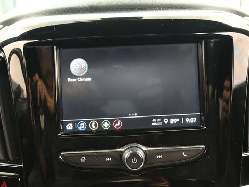 Used 2023 Chevrolet Traverse LT FWD image 25