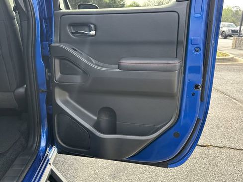 Certified 2025 Nissan Frontier PRO-4X image 17