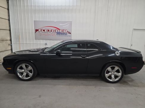Used 2014 Dodge Challenger SXT Plus image 8