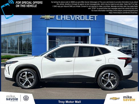 Certified 2024 Chevrolet Trax RS w/ Sunroof Package FWD image 2