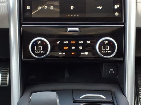 Certified 2025 Land Rover Discovery Dynamic SE AWD/4WD image 20
