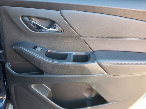 Used 2023 Chevrolet Traverse LT image 14