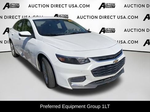 Used 2018 Chevrolet Malibu LT w/ Driver Confidence Package FWD image 2