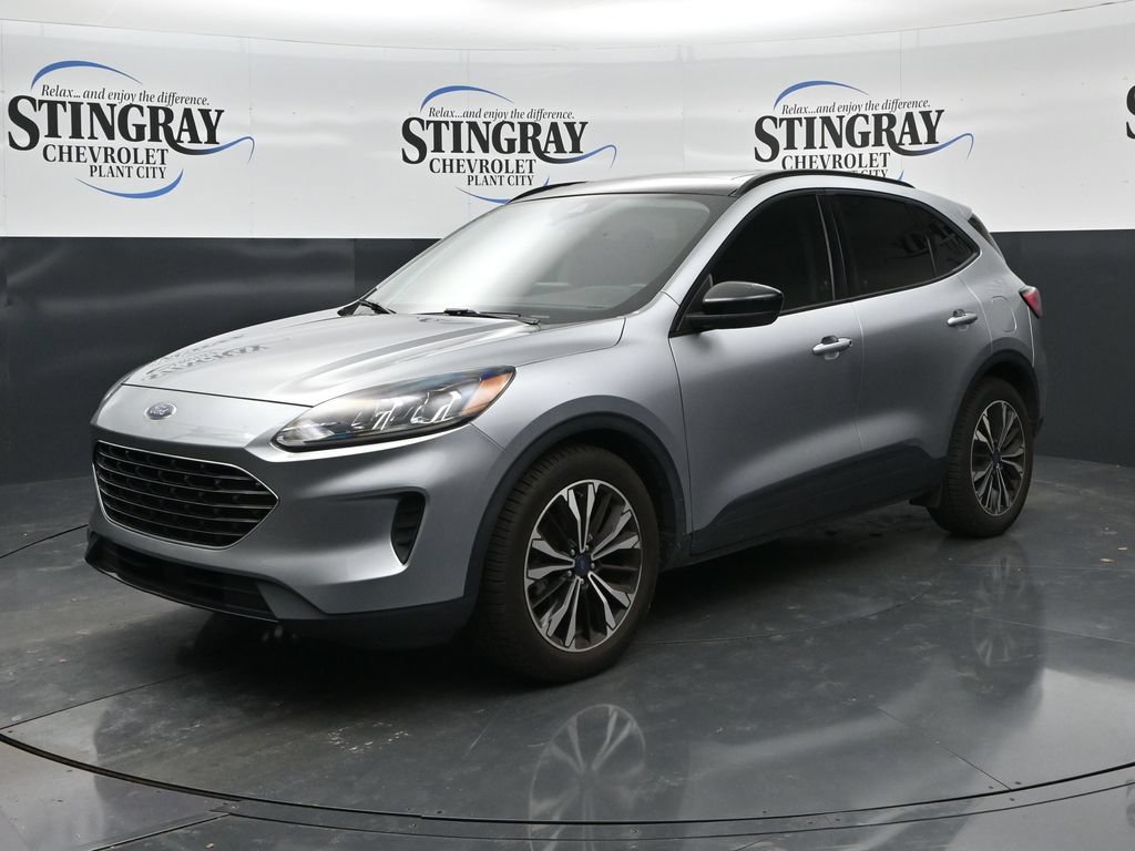 Used 2022 Ford Escape SE w/ SE Sport Appearance Package FWD image 3