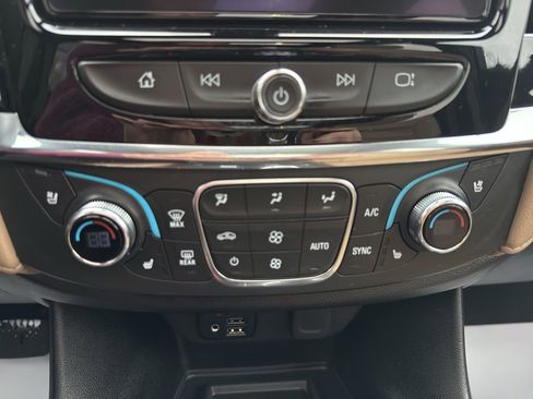 Used 2023 Chevrolet Traverse Premier image 16