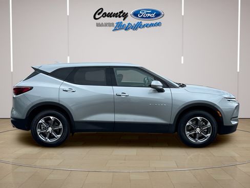 Used 2025 Chevrolet Blazer LT AWD/4WD image 24