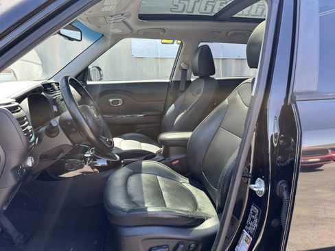 Used 2016 Kia Soul ! w/ Premium Package FWD image 5