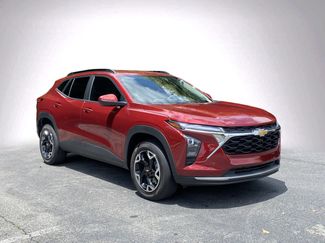 Used 2025 Chevrolet Trax LT w/ Driver Confidence Package FWD video 2