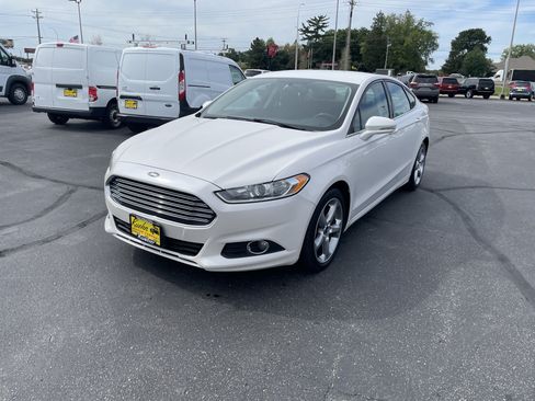Used 2014 Ford Fusion SE w/ Equipment Group 201A FWD image 4