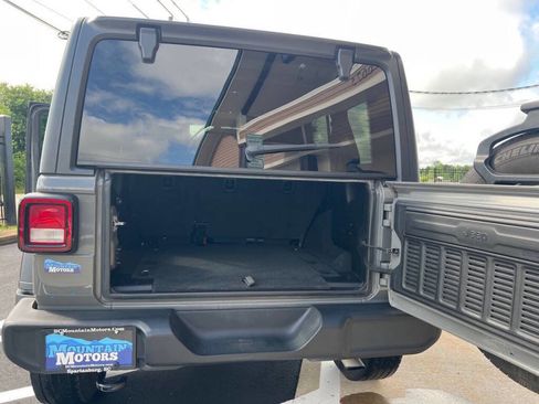 Used 2021 Jeep Wrangler Unlimited Sport image 15