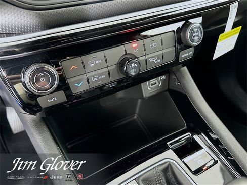 New 2026 Jeep Compass Latitude image 34