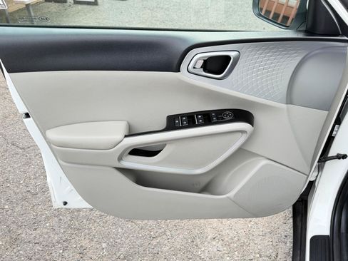 Used 2022 Kia Soul LX w/ Technology Package FWD image 16